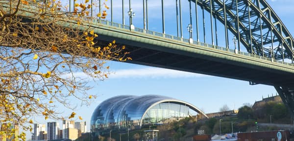 Newcastlegateshead quayside cyclist 51826262874 o min