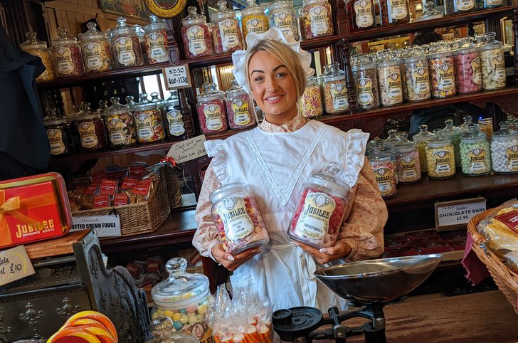 Ext 1723471693 509388 Jubilee Confectioners in The 1900s Town