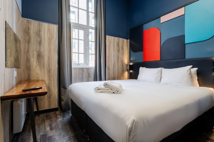 Ext 1743690580 308032 louise kabannas com Kabannas Newcastle Guestroom 2