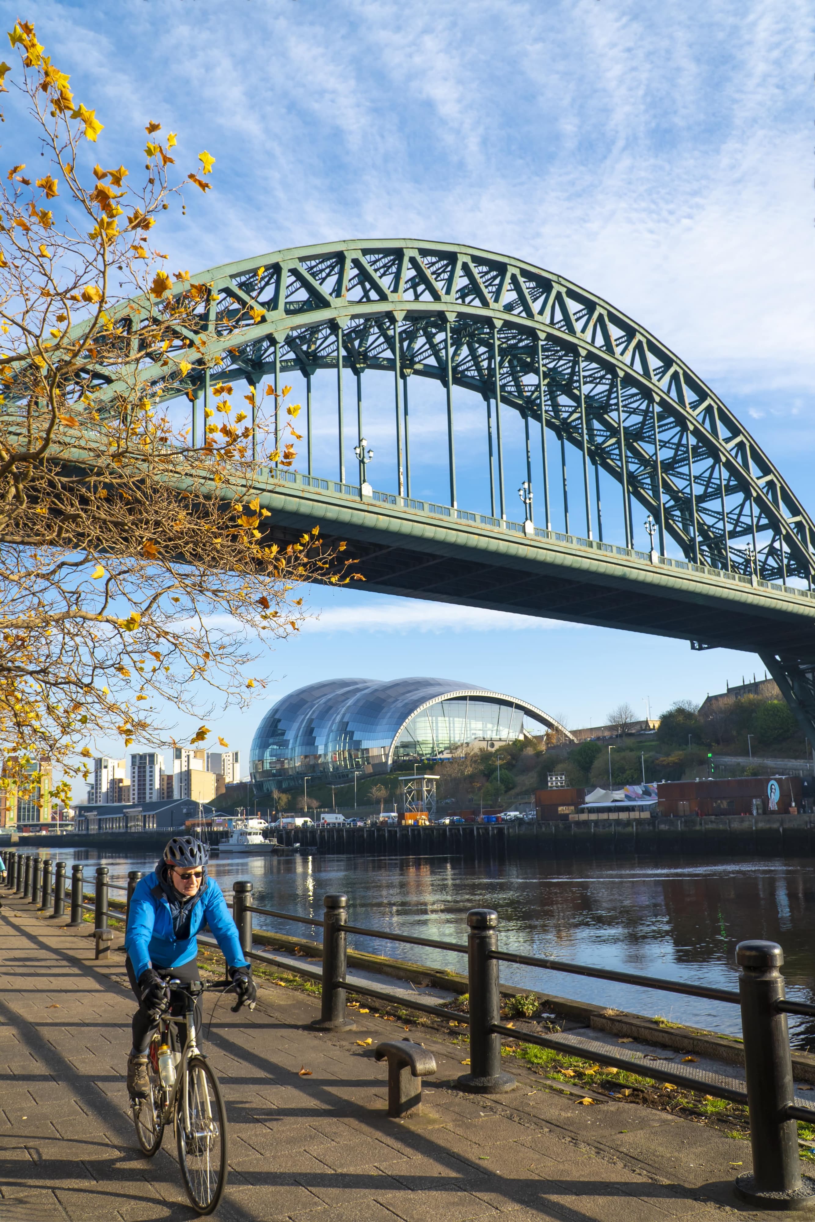 Newcastlegateshead quayside cyclist 51826262874 o min
